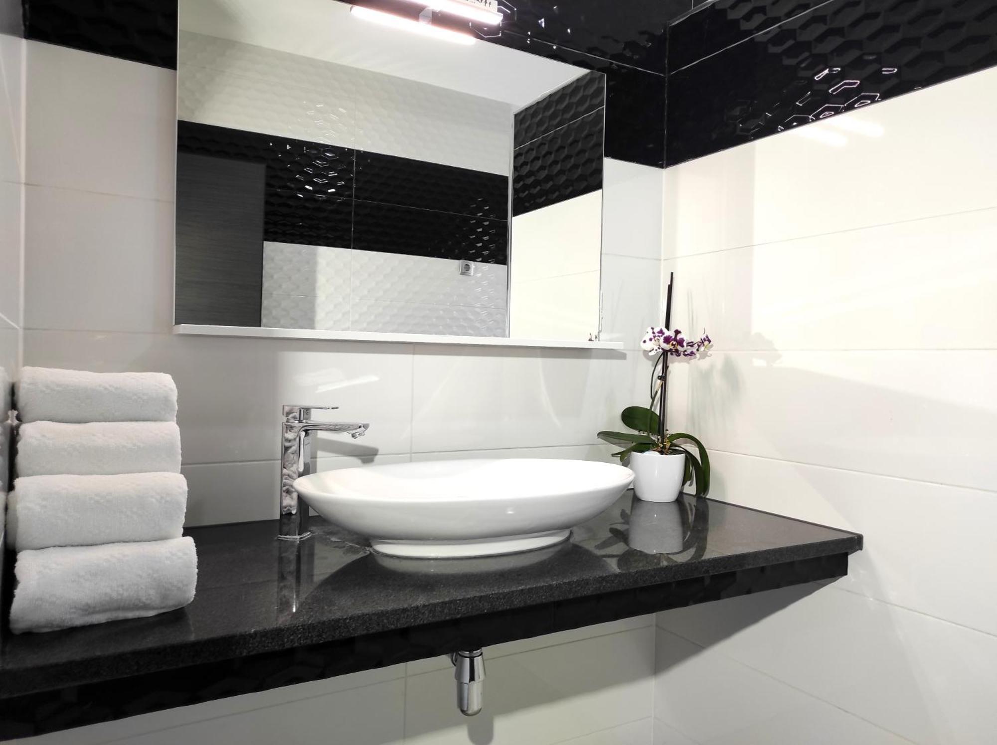 Apartment The - *